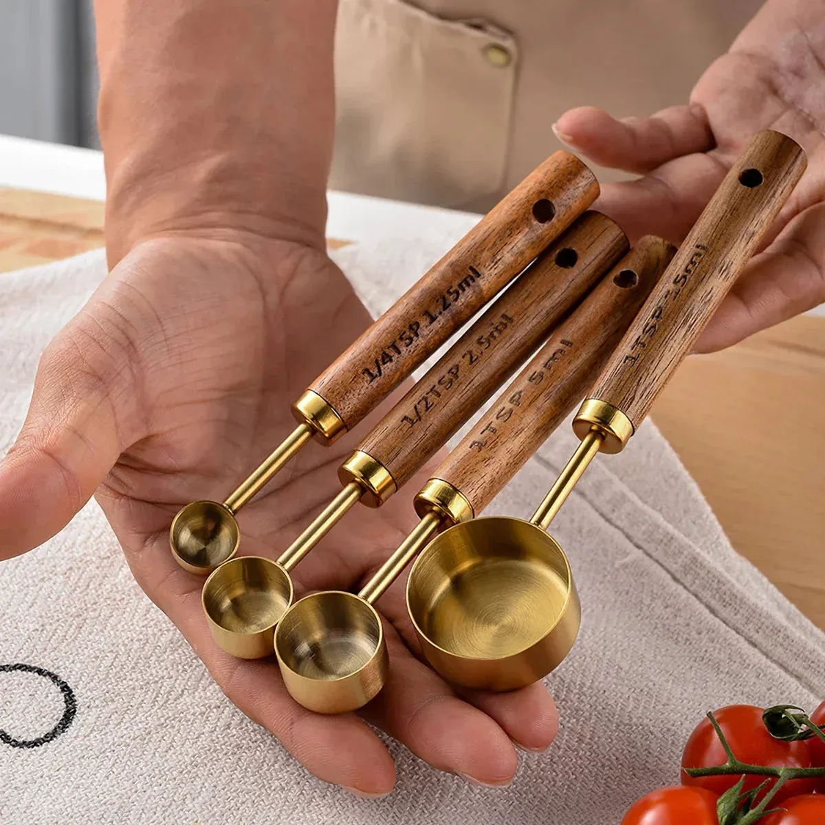 4 / 8 Piece Gold Measuring Cups Spoons Set Stainless Steel With Wooden Handles