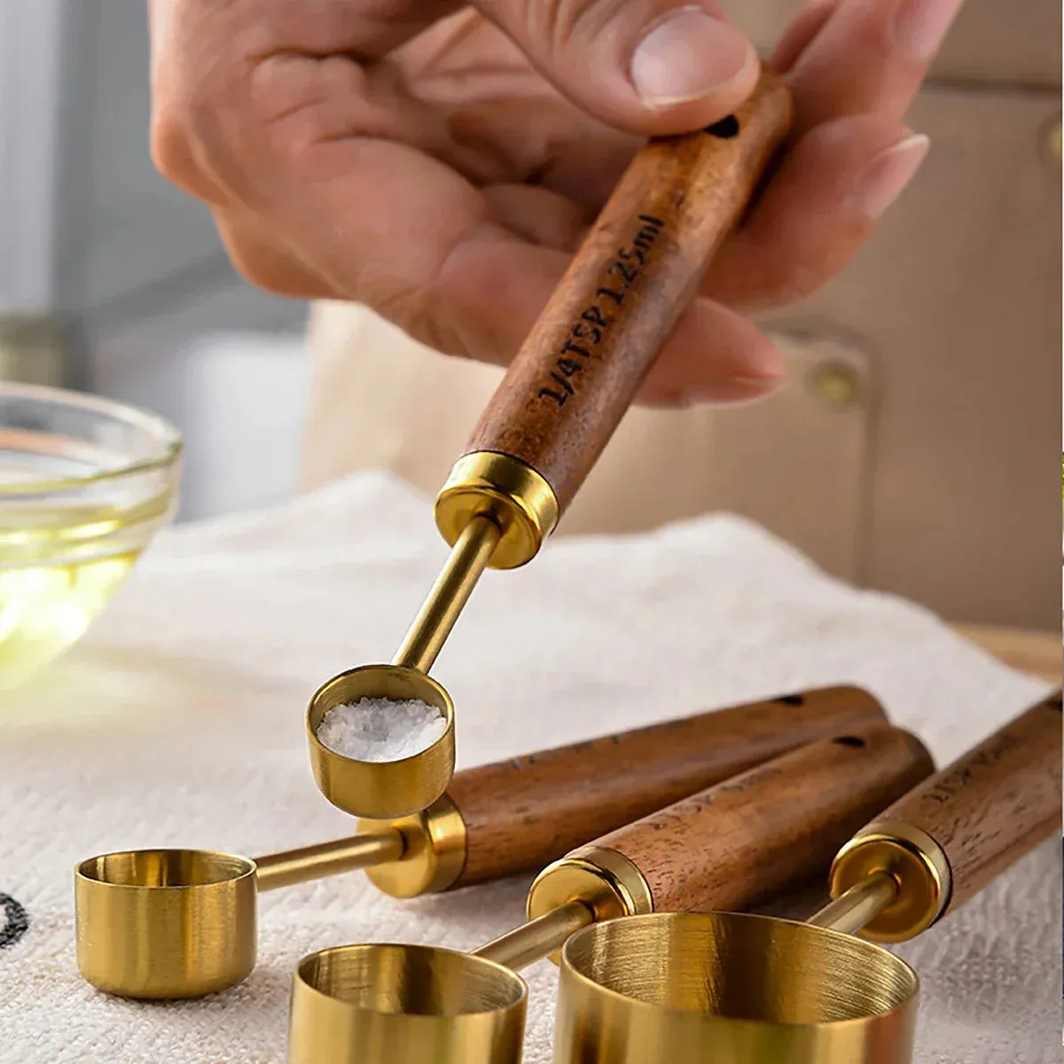 4 / 8 Piece Gold Measuring Cups Spoons Set Stainless Steel With Wooden Handles
