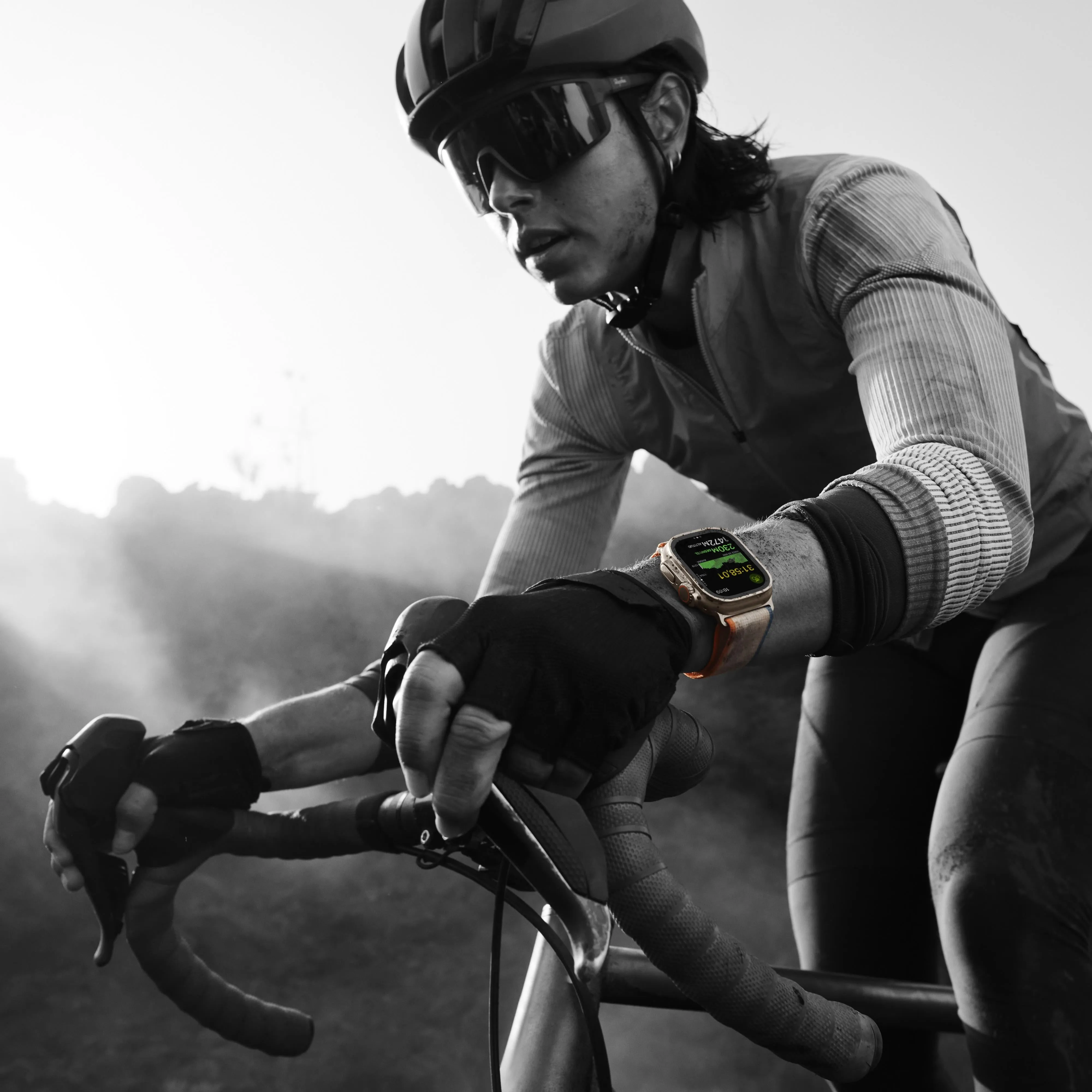 Apple Watch Ultra 2 (GPS   Cellular) - Caja de titanio de 49 mm - Correa Loop Trail naranja/beis - Talla S/M