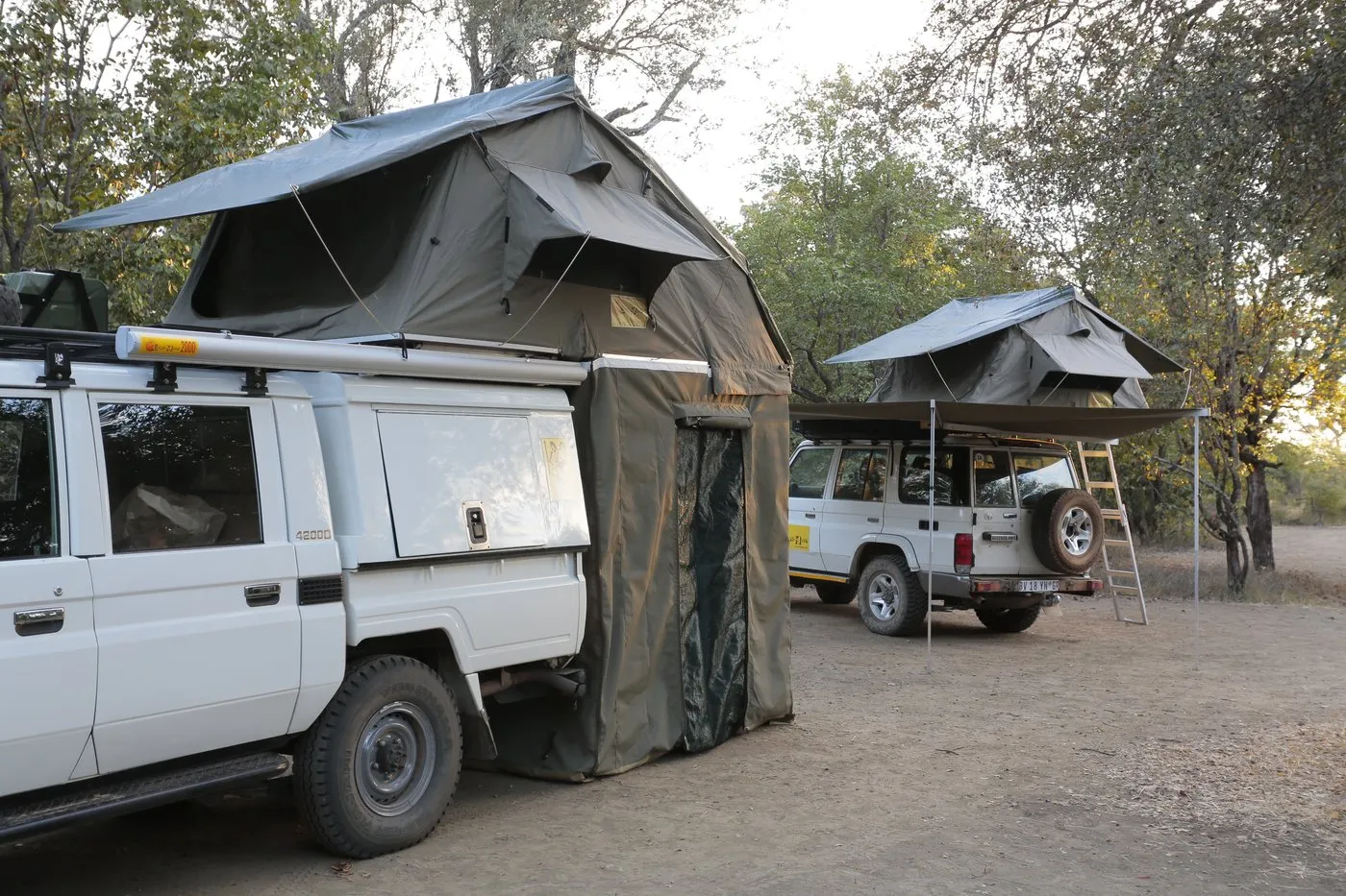 Eezi-Awn XKLUSIV Roof Top Tent