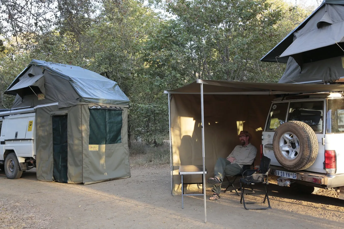 Eezi-Awn XKLUSIV Roof Top Tent