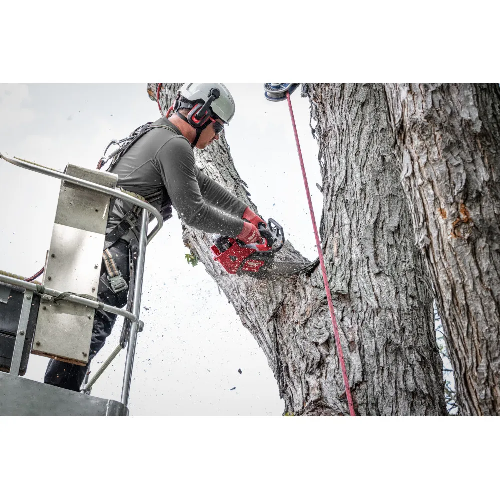 Milwaukee M18 FUEL 14" Top Handle Chainsaw